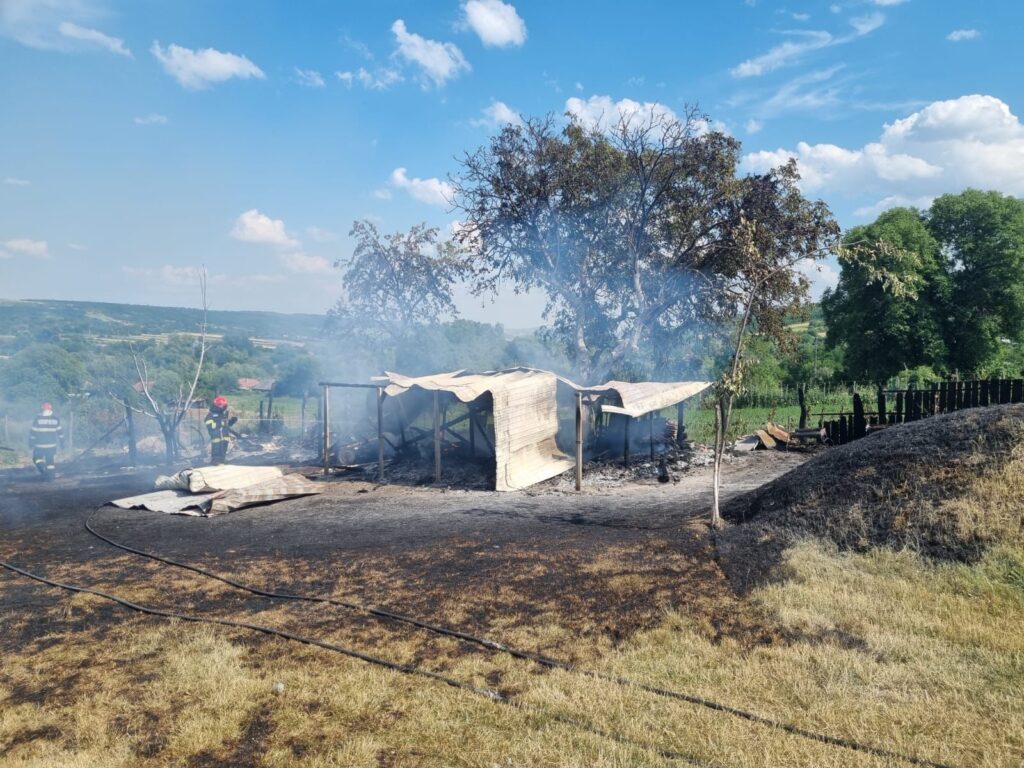  UPDATE Incendiu la o casă parohială în localitatea Dobrovăț