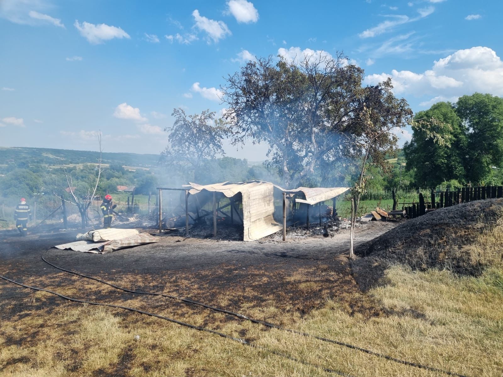 UPDATE Incendiu la o casă parohială în localitatea Dobrovăț