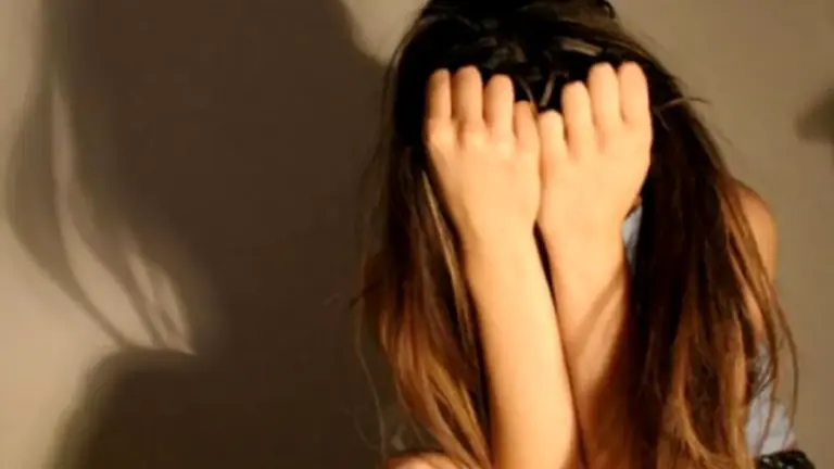 Doi frați și-au pus iubitele la făcut bani din prostituție promitându-le că le vor lua de neveste. Cum s-a terminat „idila” dintr-un complex premium ieșean?