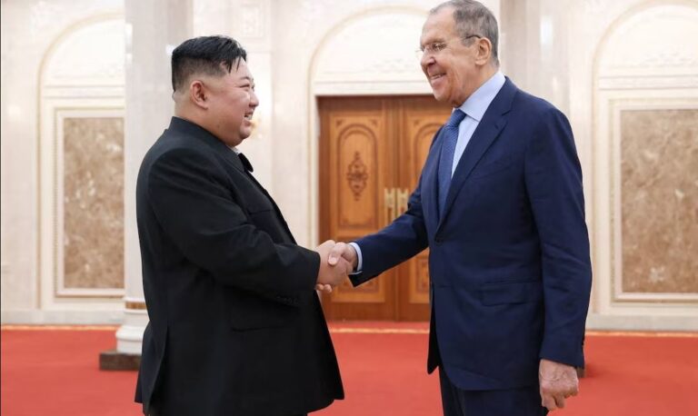 Kim Jong-un l-a asigurat pe Serghei Lavrov de sprijinul său „necondiţionat” împotriva Ucrainei