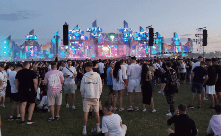 Experiența unei mame cu fiica adolescentă la Beach Please! - „Niciodată să nu spui niciodată”