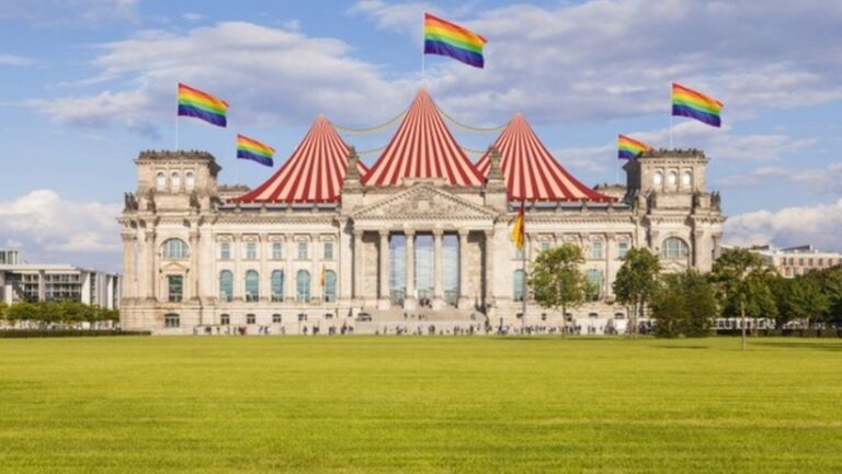 Merz nu vrea ridicarea steagului curcubeu la Parlament cu ocazia Gay Pride: Bundestagul „nu este un cort de circ”