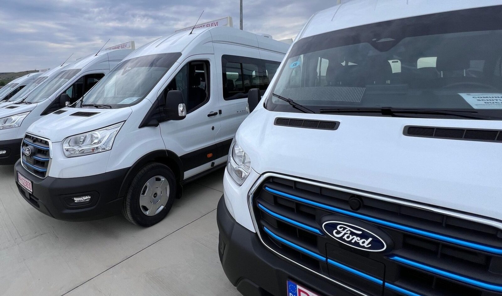  Licitație pentru încă cinci microbuze școlare electrice la Consiliul Județean. Unde vor ajunge mașinile?