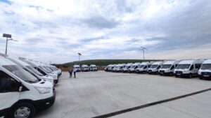 Cum a stabilit CJ Iași că în 30 milioane de lei intră doar 26 de microbuze electrice: s-a luat după primăriile din județ. Alte achiziții exorbitante, identificate de „Ziarul de Iași”