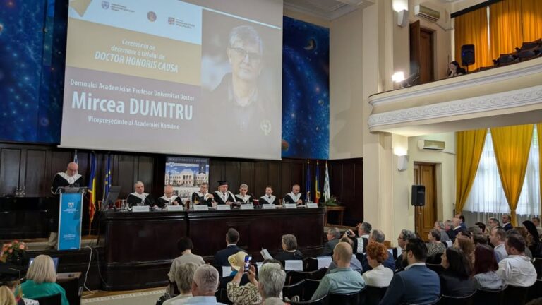 Academicianul Mircea Dumitru a primit titlul de Doctor Honoris Causa al Universității „Alexandru Ioan Cuza” din Iași