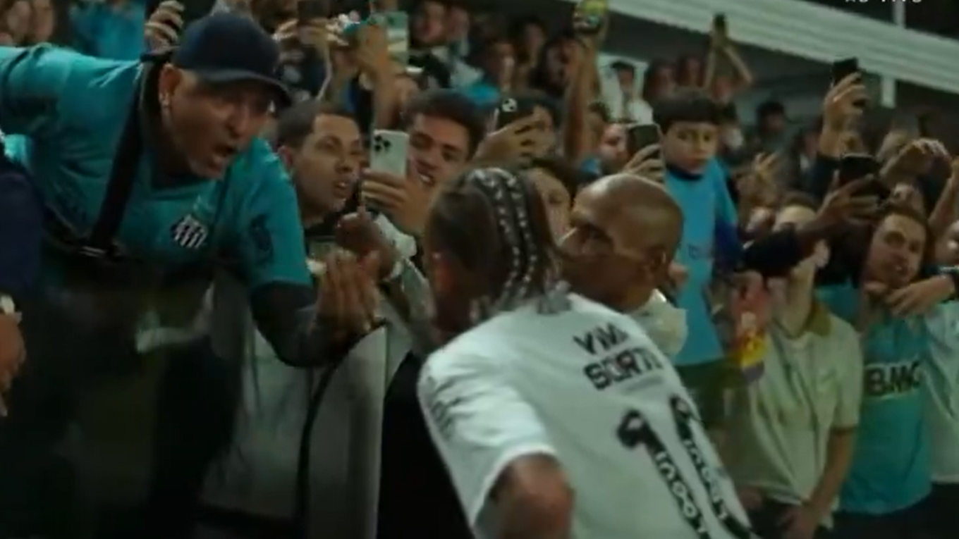 VIDEO| Neymar, discuţie aprinsă cu un fan al echipei Santos după meciul pierdut cu Internacional Porto Alegre