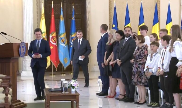 Nicuşor Dan, mesaj pentru copiii din diaspora: Statul ăsta român trebuie să aibă grijă de toţi românii, indiferent de unde trăiesc, şi fiecare dintre români trebuie să ştie că statul are grijă de ei