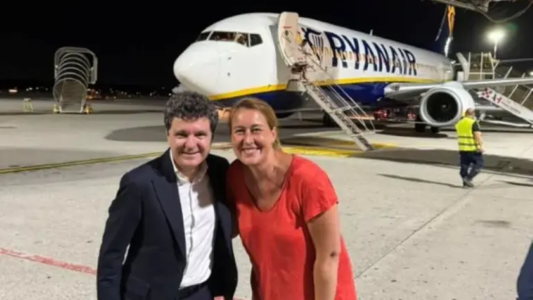 Nicușor Dan, alături de fiica sa, la low cost spre Milano: „Tot drumul a vorbit cu cea mică”