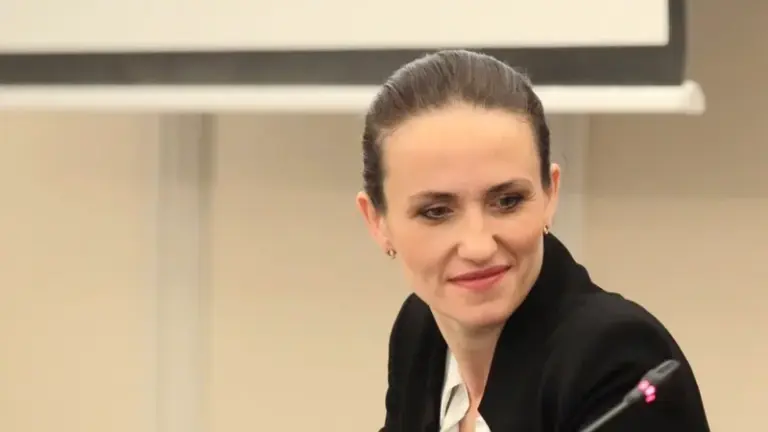 Oana Ţoiu: Trebuie să facem trecerea de la a ajuta Ucraina să reziste la a ajuta Ucraina sa câştige.