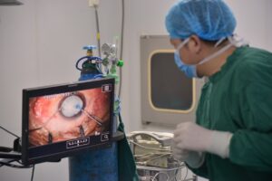 EXCLUSIV „Domnul Lăzărescu” a fost operat la Iași, după ce medicii de la Suceava l-au externat fără să-l trateze. I-au și scris pe bilet: „pacient necooperant”