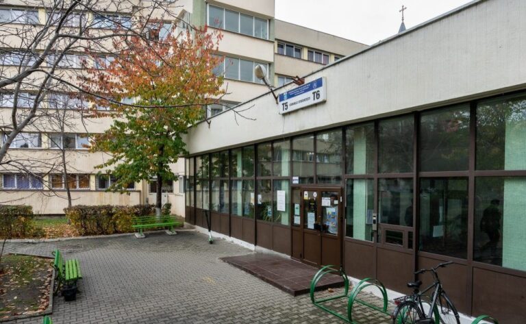 1.300 de panouri fotovoltaice vor fi montate pe patru cămine din Campusul „Tudor Vladimirescu”