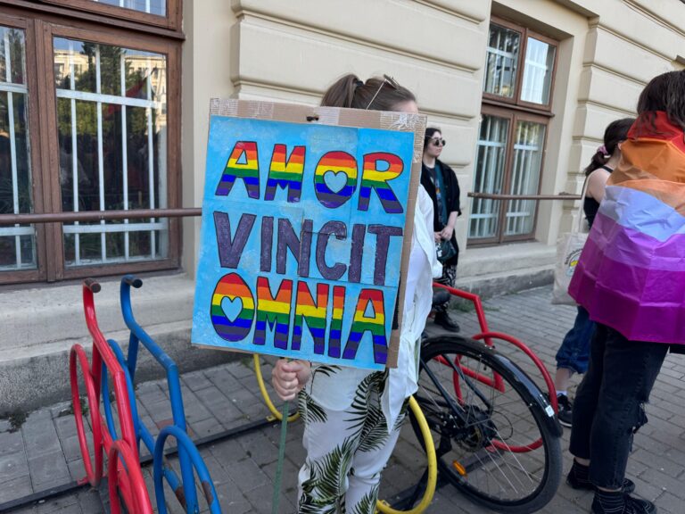 Mii de ieșeni au sărbătorit comunitatea LGBTQ la cea de-a cincea ediție a Iași Pride