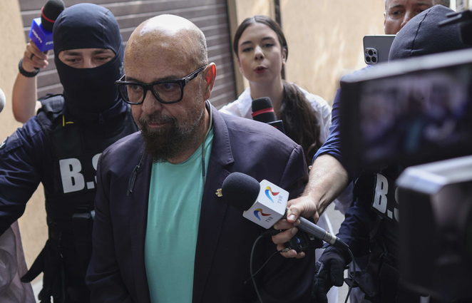  Cristian Popescu Piedone, trimis în judecată de DNA.  Fosul șef al ANPC este acuzat că a divulgat informaţii privind un control care urma să fie făcut la un hotel din Sinaia