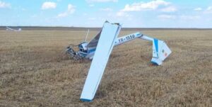 Planor prăbuşit pe un câmp din judeţul Olt. Pilotul, un tânăr de 24 de ani a decedat