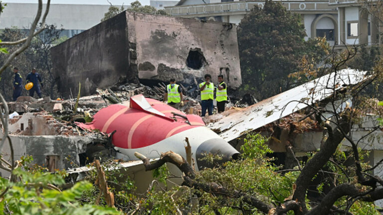 Pilotul avionului Air India ar fi provocat intenționat teribilul accident din orașul Ahmedabad, din vestul Indiei