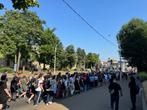 Între curcubeie și tămâie. Ce nu s-a văzut la Iași Pride 2025. Antonela: „Sunt foarte mulți adolescenți care nu sunt acceptați de familie”