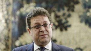 900.000 de euro, indemnizația pe 2025 pentru directorul RA-APPS. Guvernul îl acuză, regia spune că erau actele greșite