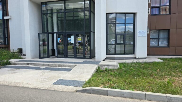 Rampa la control! Accesul pentru persoanele cu dizabilități, ignorat la Iași. 51 de nereguli generale găsite de AJPIS