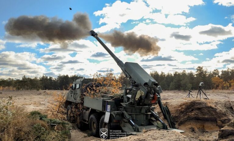 Kievul solicită un ajutor militar „continuu” din partea Washingtonului, care minimalizează întreruperea livrărilor de arme