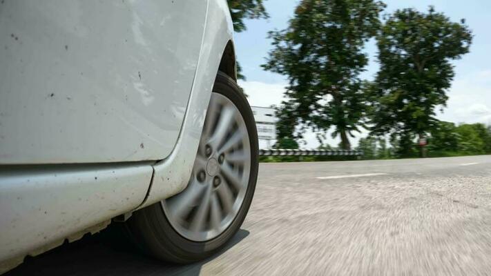 Accidentul mortal de la Vlădeni: a văzut femeia căzută pe șosea, a încercat s-o încadreze între roți, dar a călcat-o pe gât. A sunat la 112 și s-a dat martor