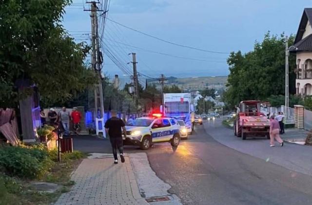 Sfârșit tragic pentru o copilă de 12 ani din Suceava. A murit după ce a căzut din tractorul condus de fratele ei de 16 ani