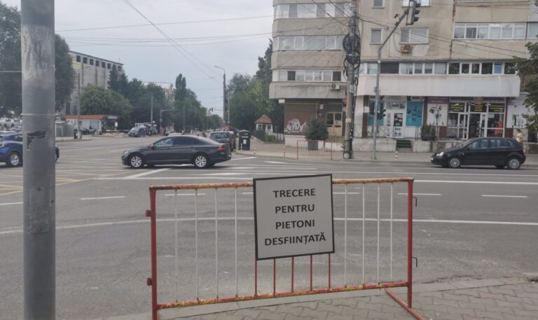 O altă trecere din zona Lidl Canta a fost desființată. Genera frecvent blocaje pe două străzi intens circulate