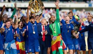 Donald Trump, prezent la Cupa Mondială a Cluburilor, a fost aplaudat şi huiduit. El a înmânat medaliile şi a urcat pe podium cu câştigătorii