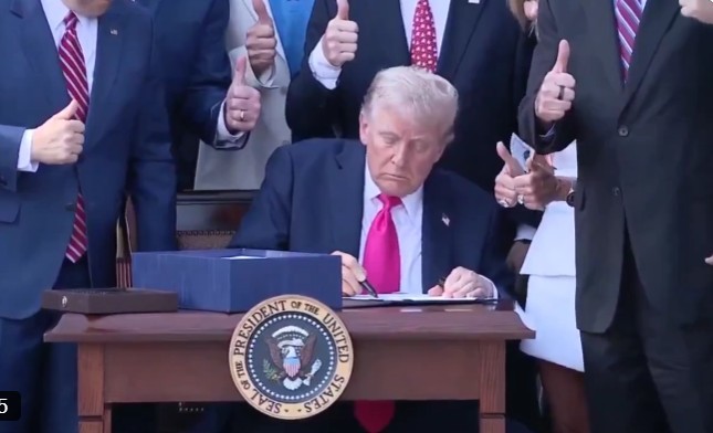  De Ziua Independenţei, Trump şi-a promulgat „marea şi frumoasa lege” fiscală