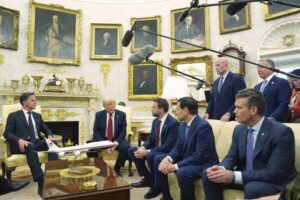 NATO şi SUA încheie un acord prin care Ucraina urmează să primească un „număr mare” de arme de la europeni. Trump a amenințat aliaţii Moscovei cu taxe vamale, „dacă nu avem un acord în 50 de zile”