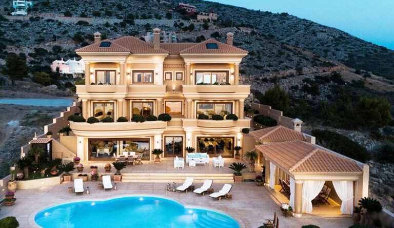 RISE Moldova: Fugarii Vladimir Plahotniuc şi Constantin Ţuţu locuiau în Grecia într-o vilă exclusivistă. Ce au confiscat poliţiştii la percheziţii