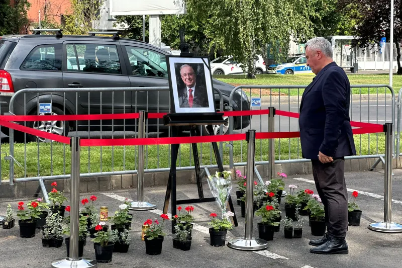 Un ieșean este primul român care i-a adus flori lui Ion Iliescu: „L-am prețuit. Un om cu „O” mare”