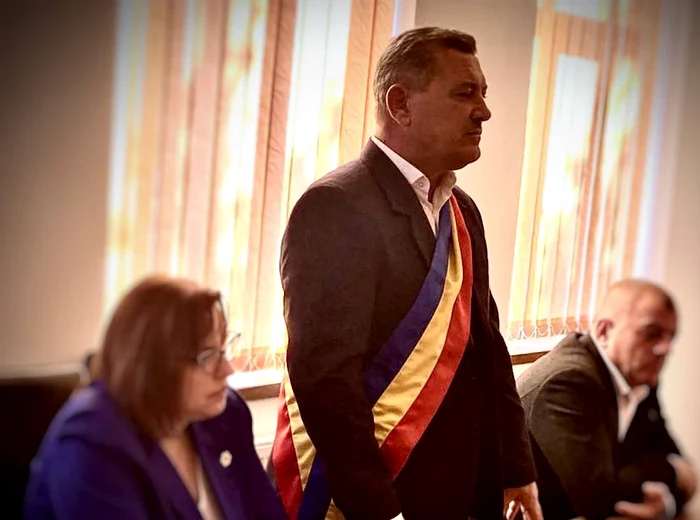 Primar PSD, prins de DNA după ce ar fi luat șpăgi de 145.000 de lei