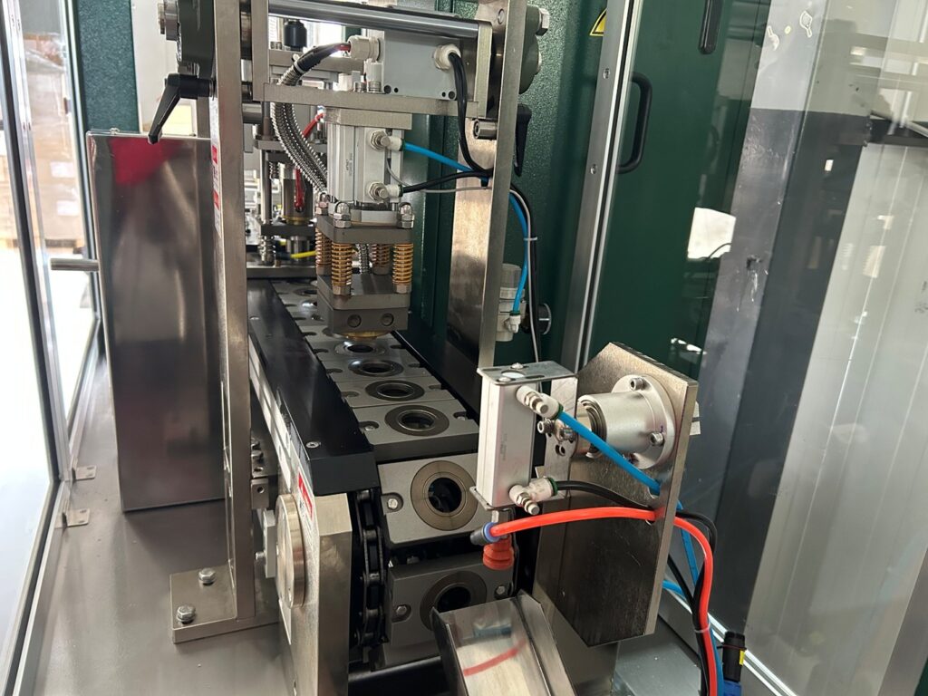 O premier&#259; na&#539;ional&#259; se &bdquo;pr&#259;je&#537;te&rdquo; &icirc;n Bucium: cafeaua artizanal&#259; de Ia&#537;i, &icirc;n capsule. Povestea familiei italo-rom&acirc;ne de la Maison du Cafe