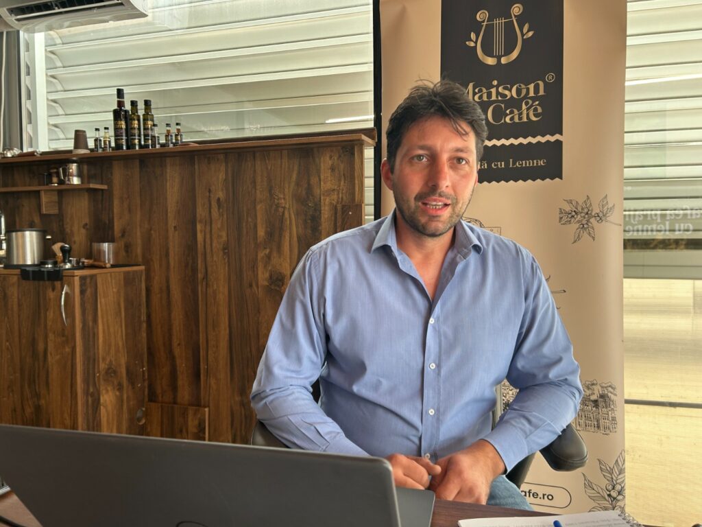 O premier&#259; na&#539;ional&#259; se &bdquo;pr&#259;je&#537;te&rdquo; &icirc;n Bucium: cafeaua artizanal&#259; de Ia&#537;i, &icirc;n capsule. Povestea familiei italo-rom&acirc;ne de la Maison du Cafe