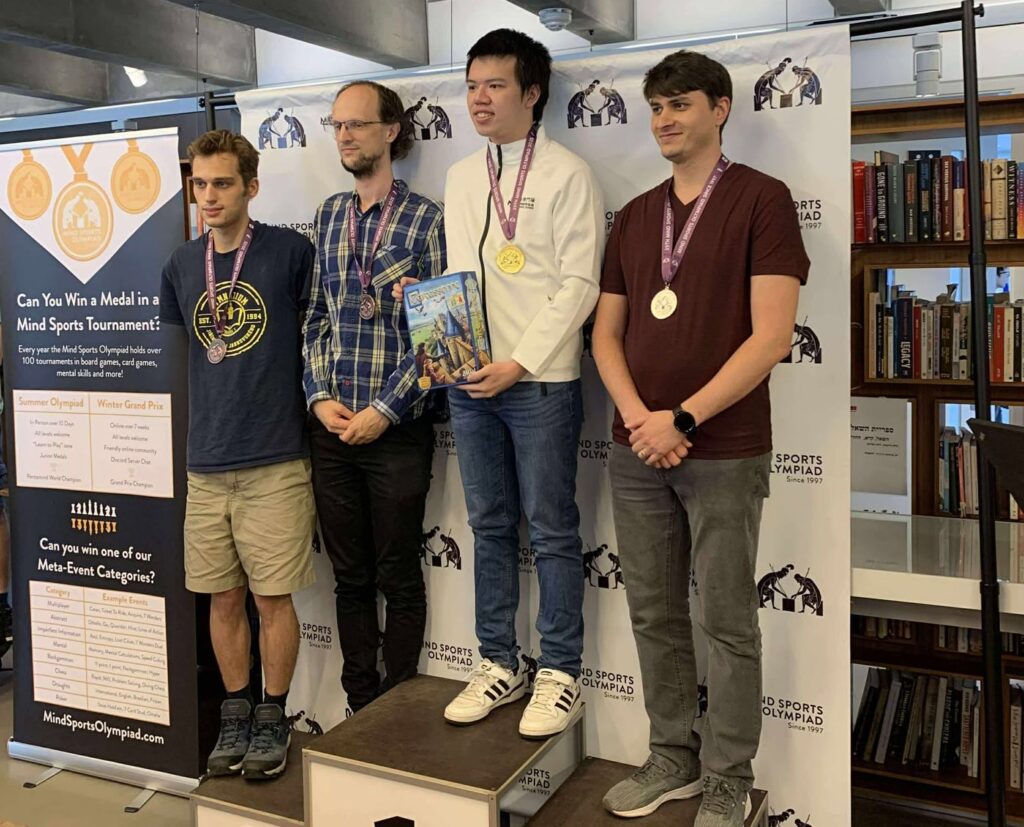  Un ieșean a urcat pe podium la Mind Sports Olympiad 2025. La ce joc inedit a devenit vicecampion