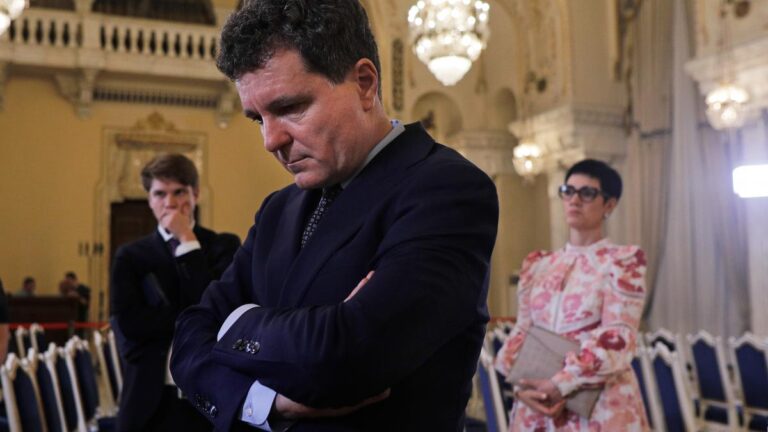 Nicuşor Dan: Am aflat cu profundă tristeţe vestea că românul prins sub dărâmăturile turnului medieval din Roma s-a stins azi-noapte la spital