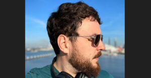 Cum a scăpat de pușcărie fiul unuia din marii proprietari de podgorii din Iași; detalii șoc din dosar. Ceartă cu înjunghieri de la adâncimea arăturii. Avea la el 9 cuțite și o macetă