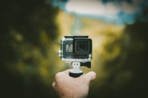 Top accesorii esențiale pentru camera ta video sport: AFLĂ cum să fii mereu pregătit pentru acțiune! (P)