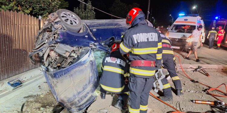 Accident grav în Brăila: O tânără de 18 ani a murit după ce mașina în care se afla a intrat într-un stâlp
