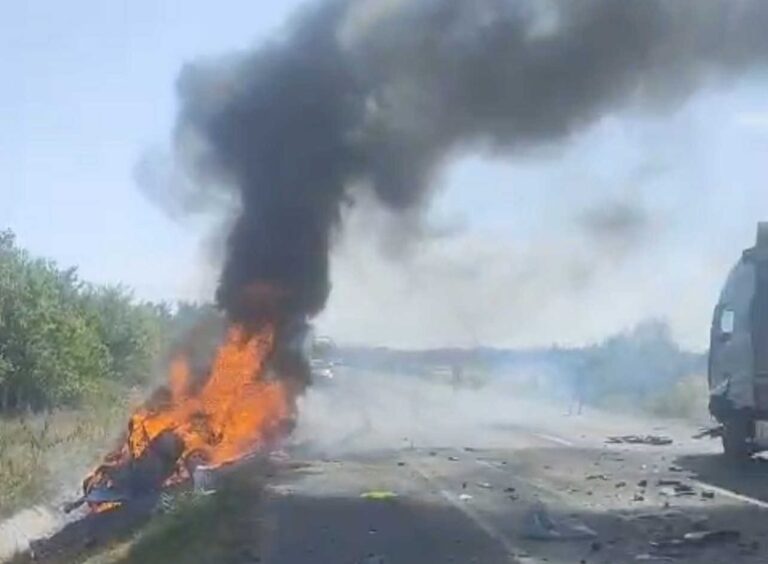Accident grav pe centura municipiului Lugoj. Şofer găsit carbonizat într-o maşină care s-a ciocnit cu un TIR