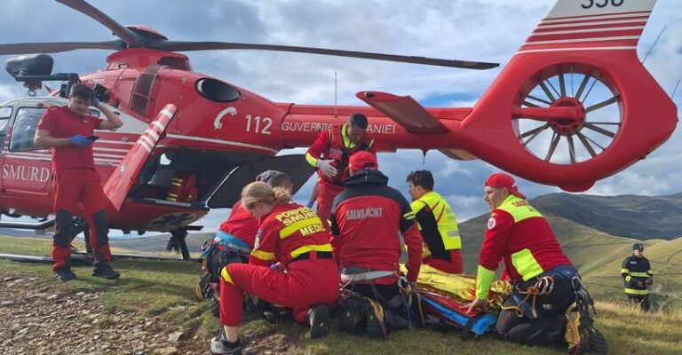 Tragedie în Argeș. Patru tineri au murit după ce au căzut cu mașina într-o prăpastie