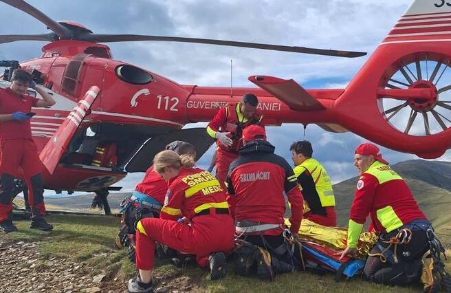  Tragedie în Argeș. Patru tineri au murit după ce au căzut cu mașina într-o prăpastie