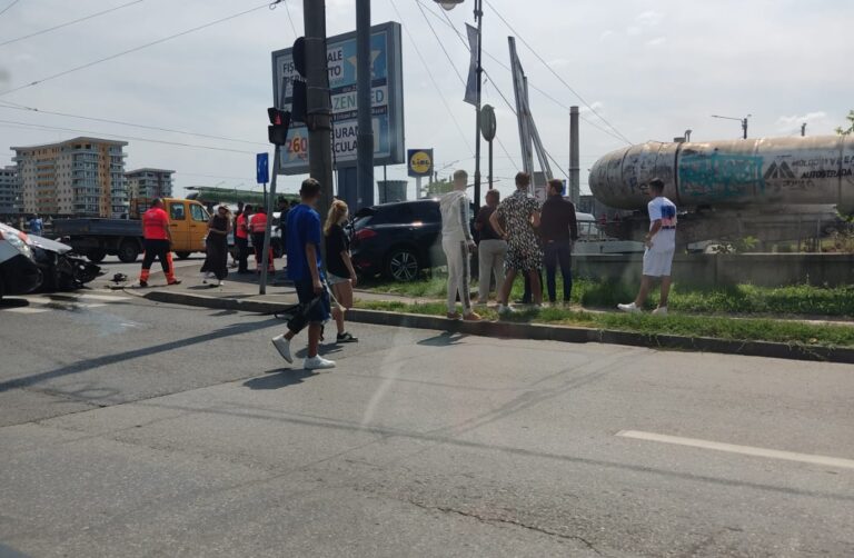 Accident rutier în zona Iulius Mall din Iași: o persoană a fost rănită