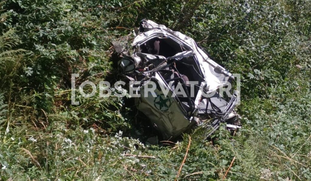  Ce a mai rămas din mașina în care patru tineri au sfârșit tragic, după ce au căzut într-o prăpastie din Argeș