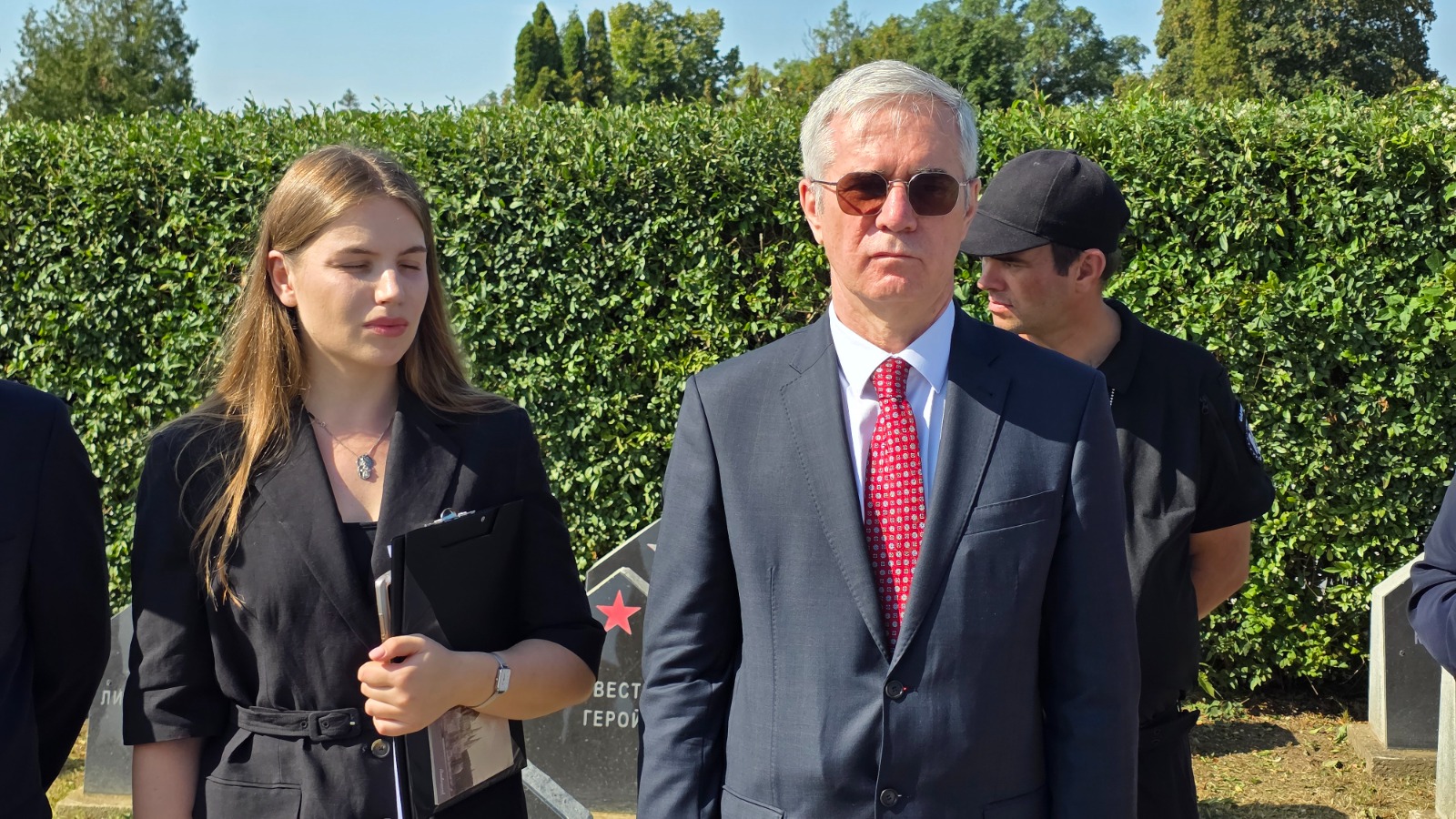 Steagul Rusiei a fluturat ieri la Ia&#537;i, la Eternitatea: ambasadorul Moscovei &#537;i rusofili locali au &#539;inut lec&#539;ii despre &bdquo;denazificarea Ucrainei fasciste&rdquo;