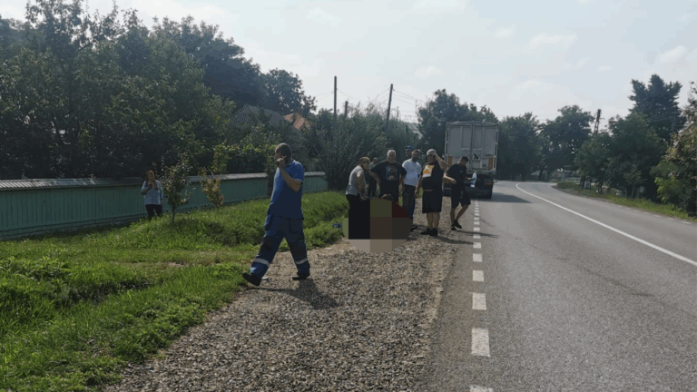 UPDATE A murit bătrânul lovit de TIR la Soci. Acesta a ajuns în comă la spital după ce a încercat să traverseze prin loc nepermis