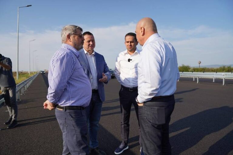 Anunțul lui Bolojan, la întoarcerea de la Bruxelles – Ce se întâmplă cu autostrăzile Moldovei (A7 și A8)