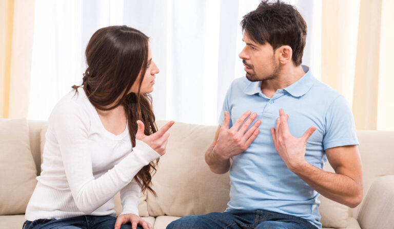 „Certurile dintre soți trebuie să rămână în casă” – adevărat sau fals? Iată opinia unui cunoscut psiholog ieșean!