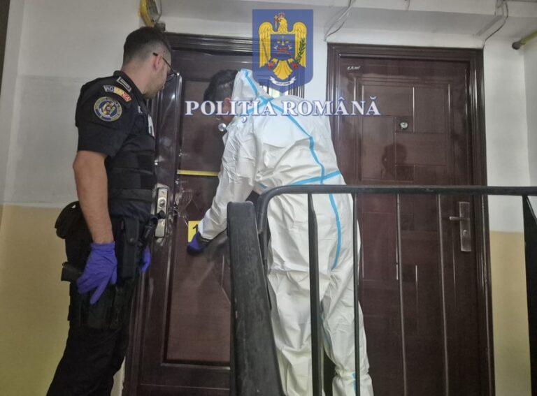 Craiova: O profesoară, înjunghiată mortal de soţul ei, inginer. La sosirea polițiștilor, bărbatul s-a aruncat de la etaj