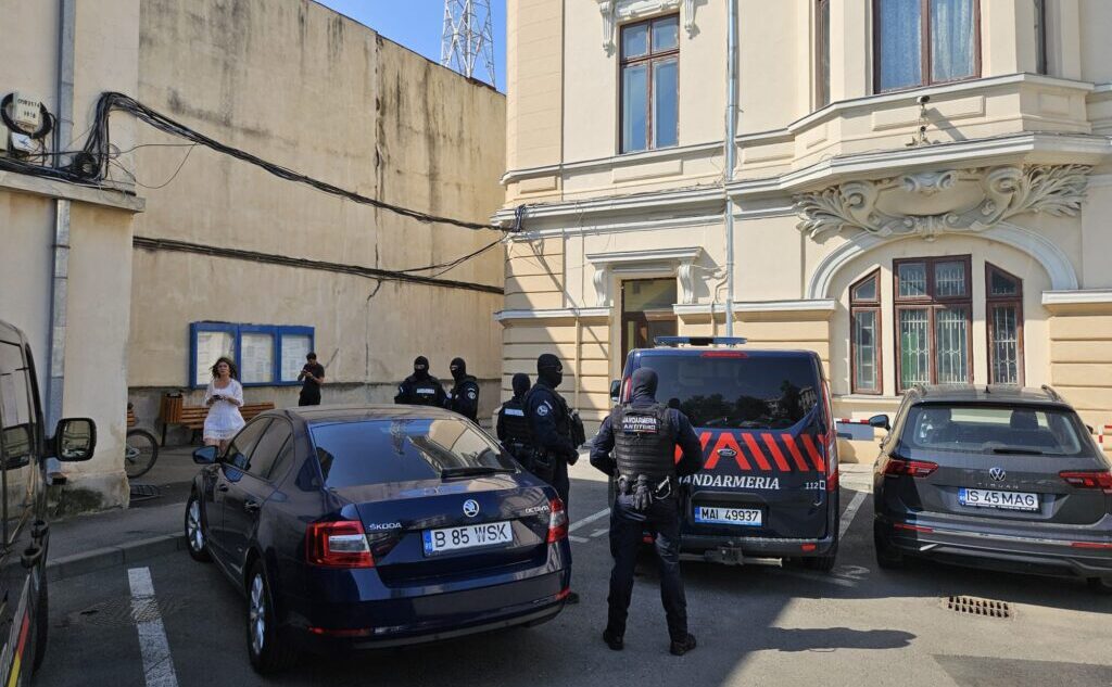 Primarul Iașului, urmărit penal într-un nou dosar, alături de alți 25 de foști și actuali subordonați. Răspuns oficial al DNA pentru „Ziarul de Iași”